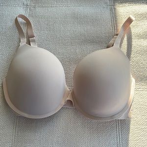 Victoria’s Secret 32DDD Full Coverage Bra. Cream.